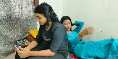 Hot Desi wife gets her cock-squeezing Indian cooch pounded by Facking duo